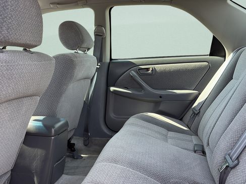 Used 2001 Toyota Camry LE w/ Value Pkg 3 FWD image 18