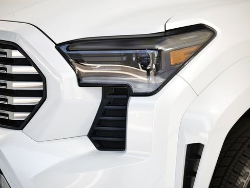 Used 2025 Toyota Tacoma Limited image 9