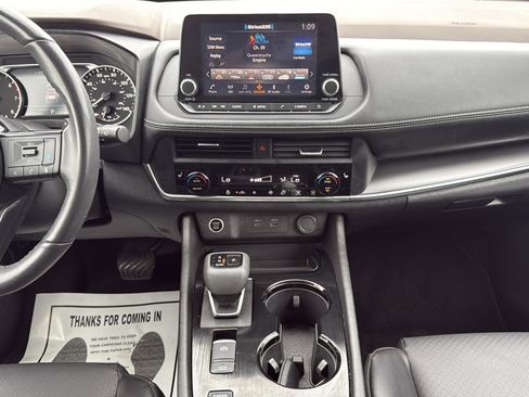 Used 2023 Nissan Rogue SV w/ SV Premium B Package image 10