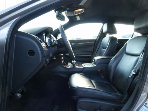 Used 2014 Chrysler 300 image 17
