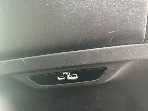 Used 2023 Chrysler Pacifica Touring-L FWD image 46