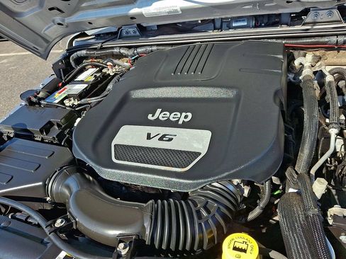 Used 2018 Jeep Wrangler Sport AWD/4WD image 30