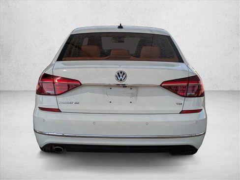Used 2018 Volkswagen Passat 2.0T SE image 6