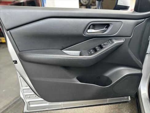 Used 2025 Nissan Rogue SV image 13