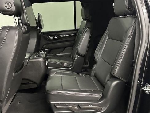 Used 2023 GMC Yukon XL Denali image 31