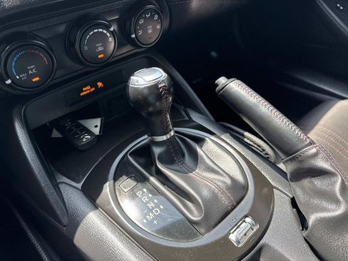 Used 2016 MAZDA MX-5 Miata Club RWD image 24