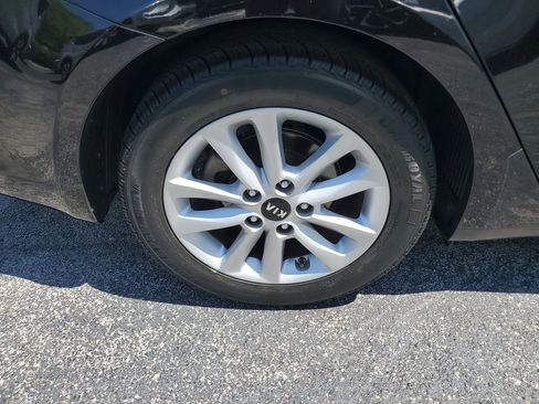 Used 2017 Kia Forte S FWD image 7