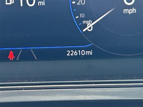 Used 2022 Volkswagen Taos SEL image 31