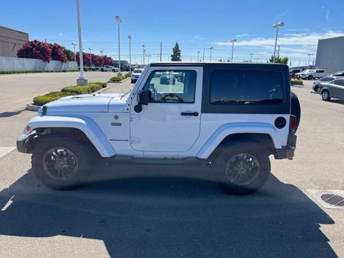 Used 2016 Jeep Wrangler Sahara AWD/4WD image 8