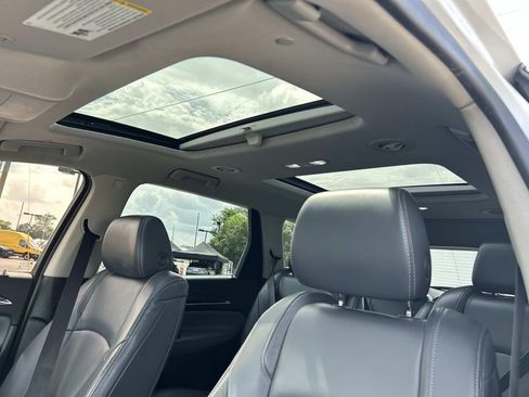 Used 2018 Buick Enclave Premium w/ Experience Buick Package FWD image 27
