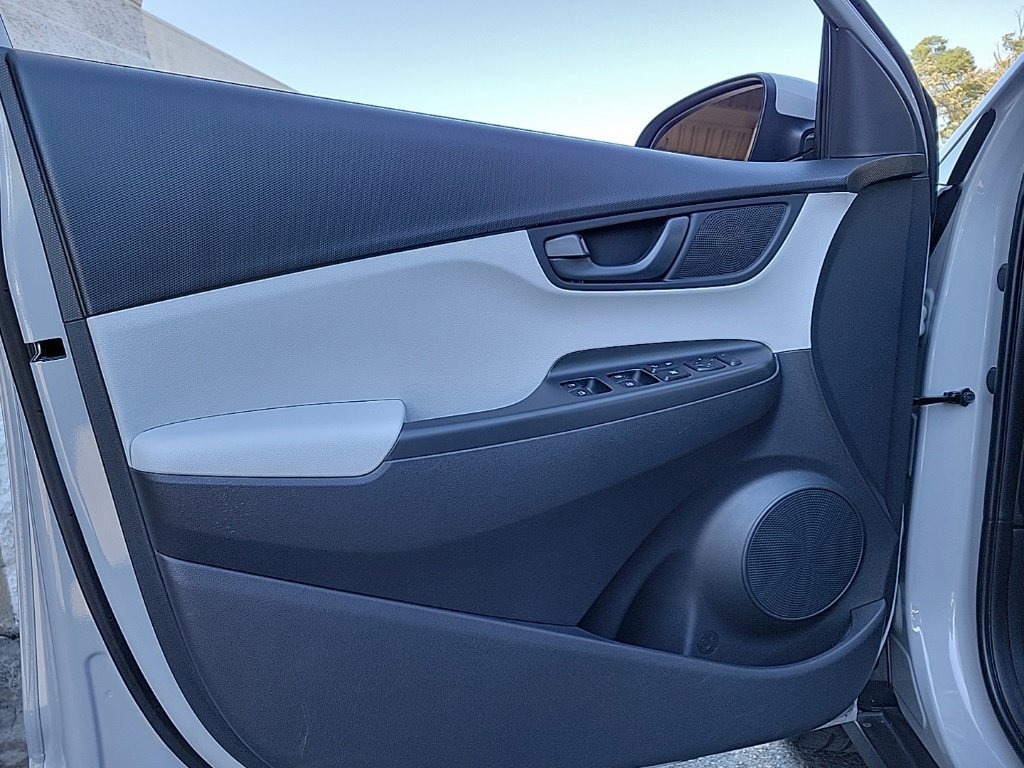 Used 2023 Hyundai Kona SEL AWD/4WD image 28