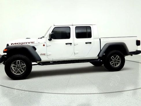 Used 2025 Jeep Gladiator Mojave w/ Convenience Group AWD/4WD image 8
