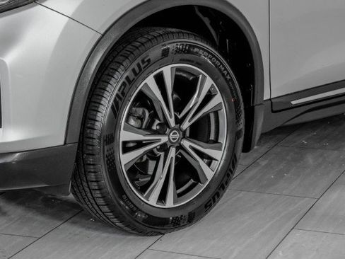 Used 2018 Nissan Rogue SL w/ Premium Package image 58