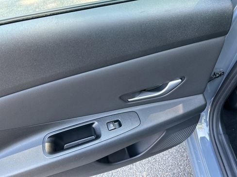 Used 2021 Hyundai Elantra Limited FWD image 25