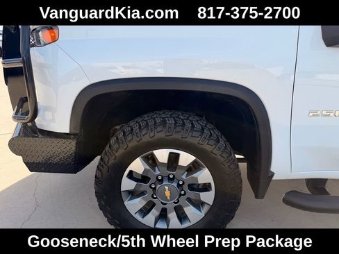 Used 2024 Chevrolet Silverado 2500 Custom w/ Custom Value Package image 8