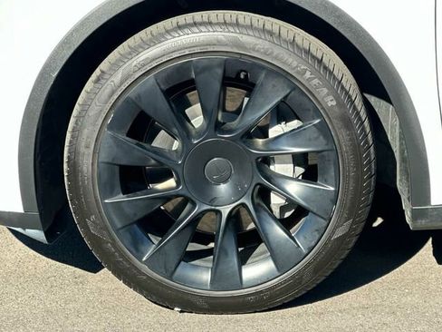Used 2024 Tesla Model Y Long Range image 35