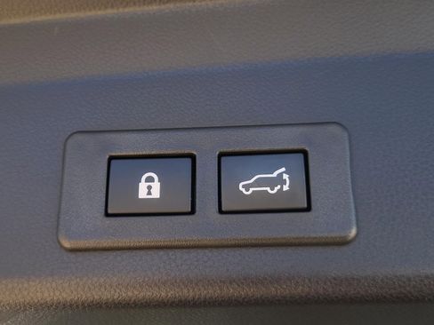 Used 2024 Subaru Ascent Premium w/ Convenience Package image 10