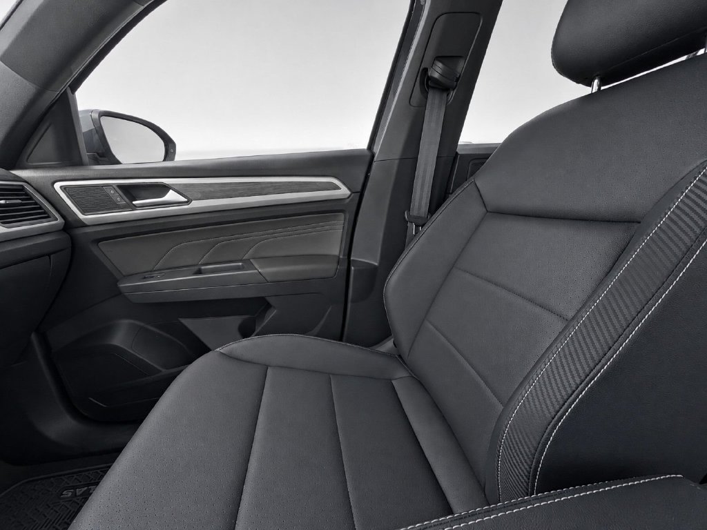 Used 2021 Volkswagen Atlas Cross Sport SE w/ Panoramic Sunroof Package FWD image 14