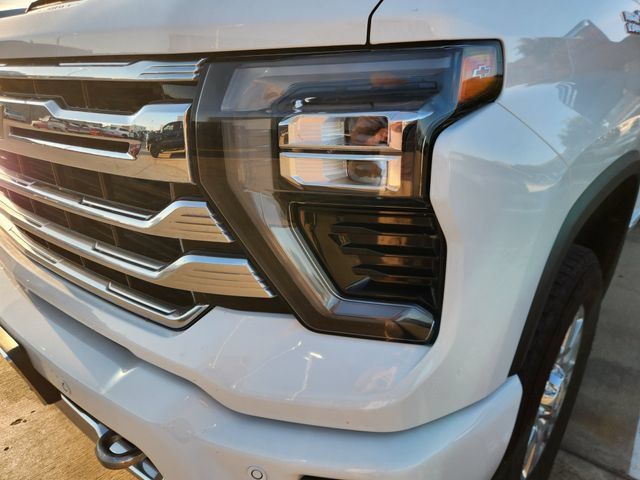 Used 2025 Chevrolet Silverado 2500 High Country w/ Technology Package AWD/4WD image 7