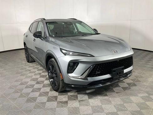 Used 2025 Buick Envision Sport Touring image 3