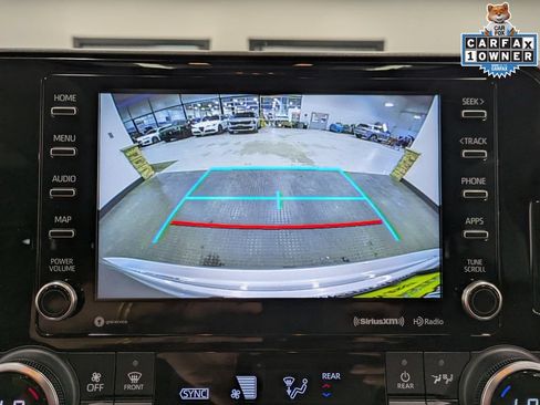 Used 2021 Toyota Highlander XLE AWD/4WD image 13