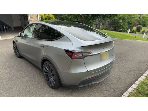 Used 2024 Tesla Model Y Performance AWD/4WD image 4