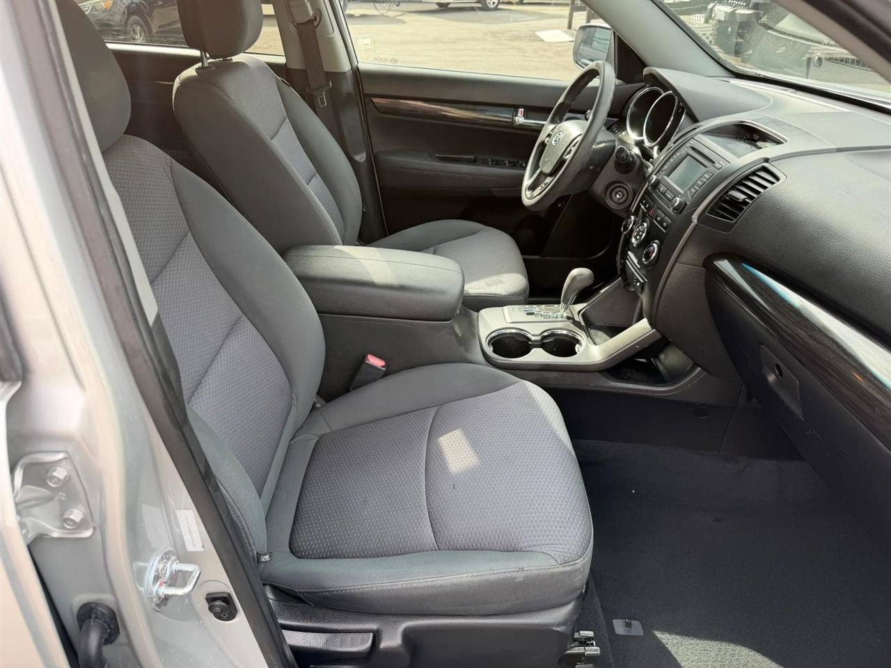 Used 2013 Kia Sorento LX FWD image 29