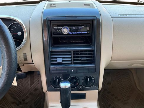 Used 2006 Ford Explorer XLT image 7