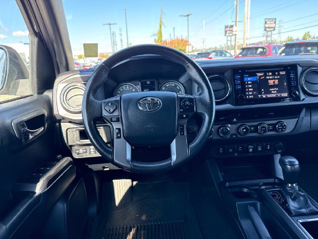 Used 2018 Toyota Tacoma TRD Sport w/ Technology Package AWD/4WD image 17