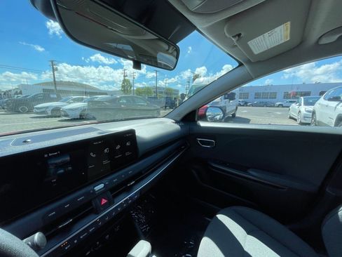 Used 2025 Kia K4 LXS image 38