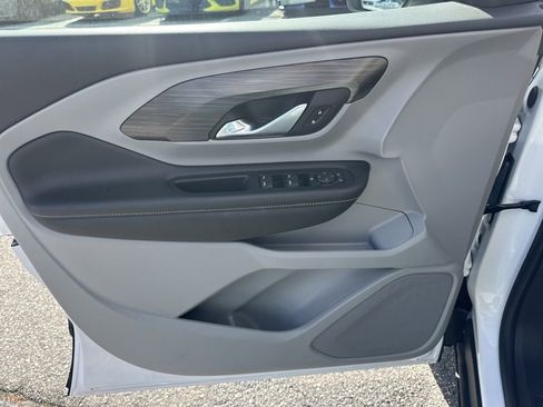 Used 2024 GMC Terrain SLE image 22