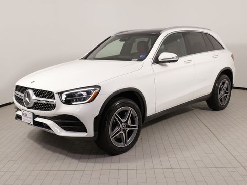 Used 2022 Mercedes-Benz GLC 300 4MATIC image 3