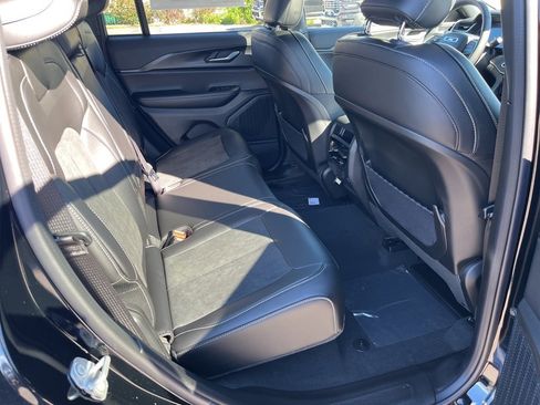 New 2025 Jeep Grand Cherokee Altitude image 13