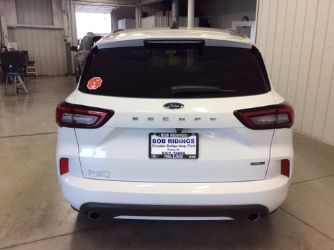 Used 2023 Ford Escape ST-Line Select AWD/4WD image 4