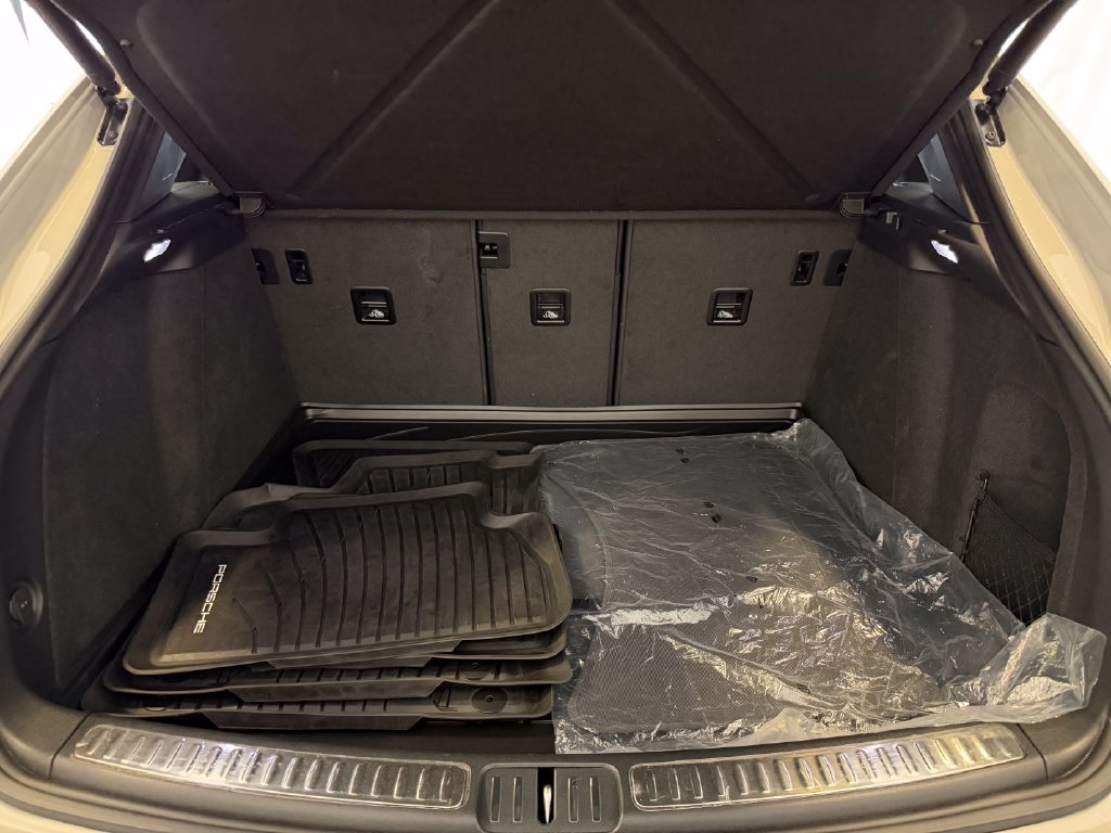 Certified 2026 Porsche Macan AWD/4WD image 29