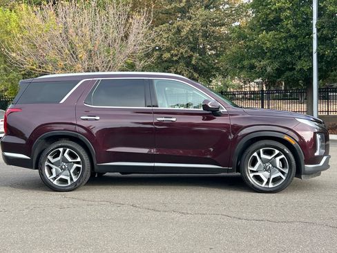 Used 2024 Hyundai Palisade Limited AWD/4WD image 3
