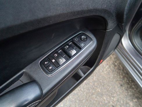 Used 2014 Chrysler 300 S RWD image 15