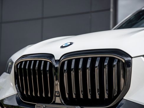 Used 2025 BMW X5 sDrive40i w/ M Sport Package image 14