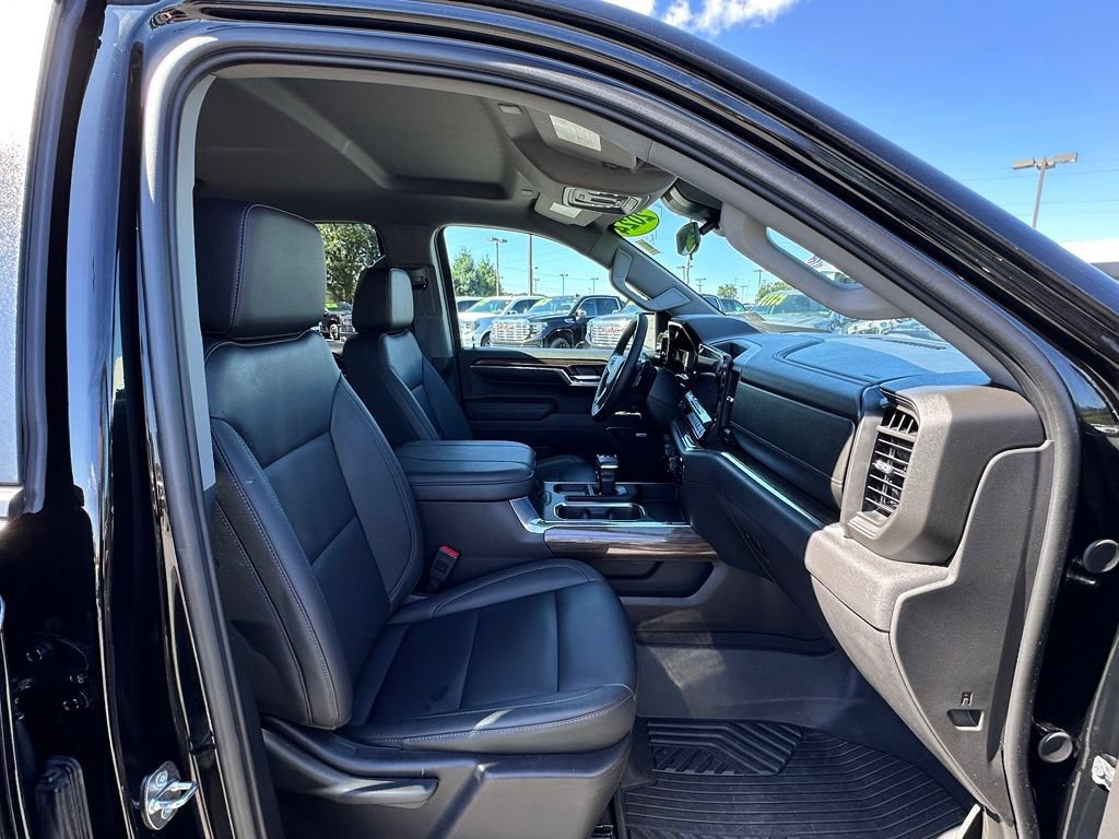 Used 2024 Chevrolet Silverado 1500 LT Trail Boss w/ Convenience Package II AWD/4WD image 12