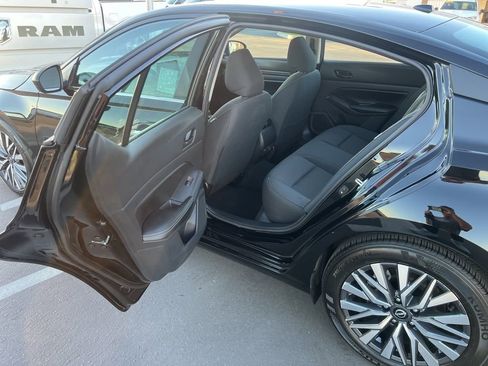 Used 2025 Nissan Altima 2.5 SV FWD image 22