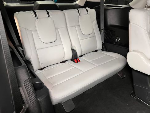 Used 2025 Ford Explorer Platinum w/ Ultimate Package image 29