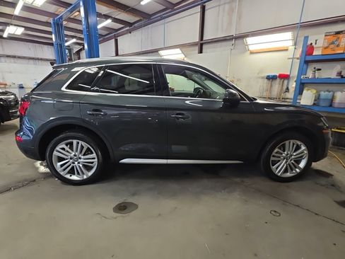 Used 2018 Audi Q5 2.0T Premium Plus w/ Premium Plus Package AWD/4WD image 2