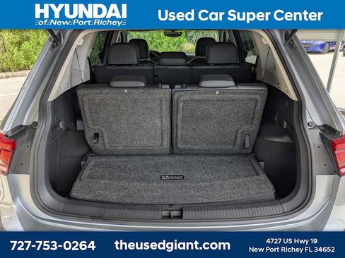 Used 2021 Volkswagen Tiguan SE w/ Panoramic Sunroof Package FWD image 12