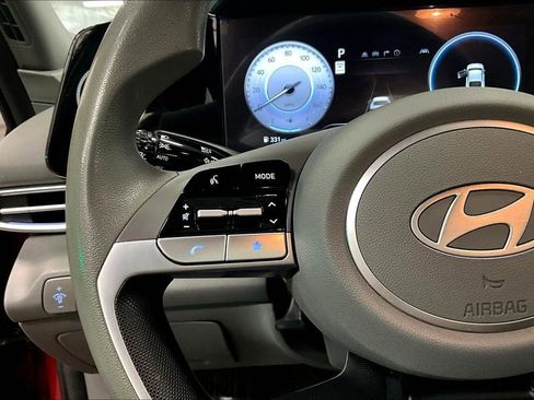 Used 2024 Hyundai Elantra SEL image 11