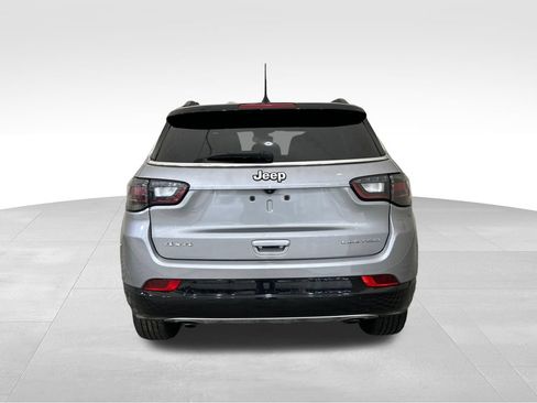 Used 2023 Jeep Compass Limited w/ Elite Group AWD/4WD image 4