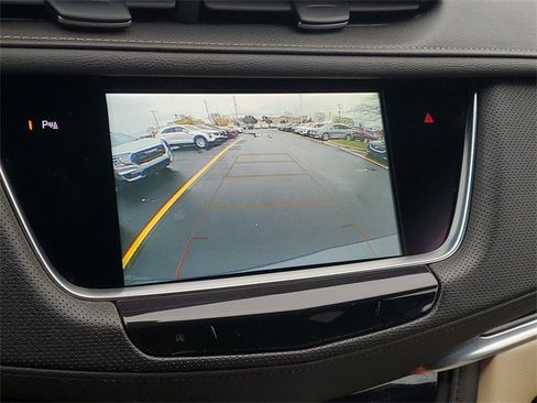 Used 2018 Cadillac XT5 FWD image 25