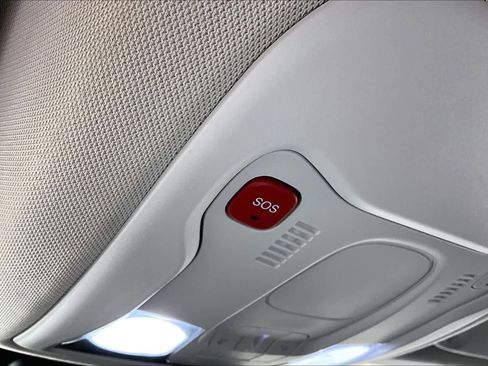 Used 2023 Jeep Renegade Trailhawk image 31