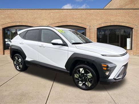 Certified 2025 Hyundai Kona SEL AWD/4WD image 1