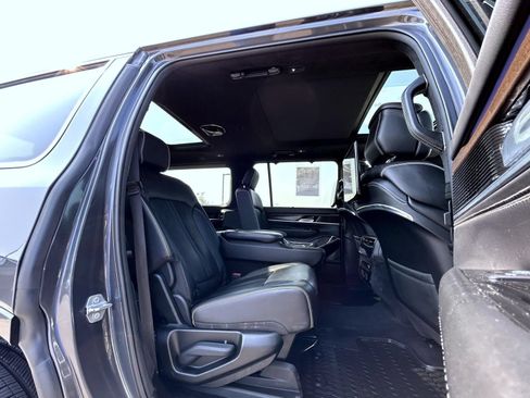 Used 2022 Jeep Grand Wagoneer Series II w/ Convenience Group III AWD/4WD image 18