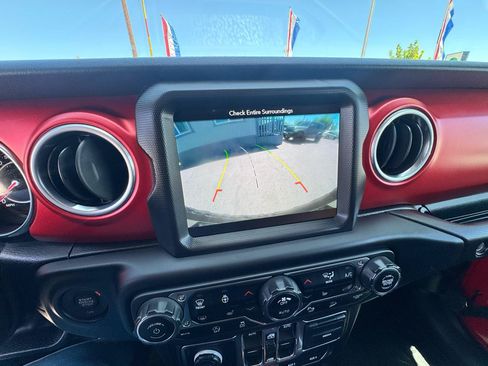 Used 2018 Jeep Wrangler Unlimited Rubicon AWD/4WD image 31